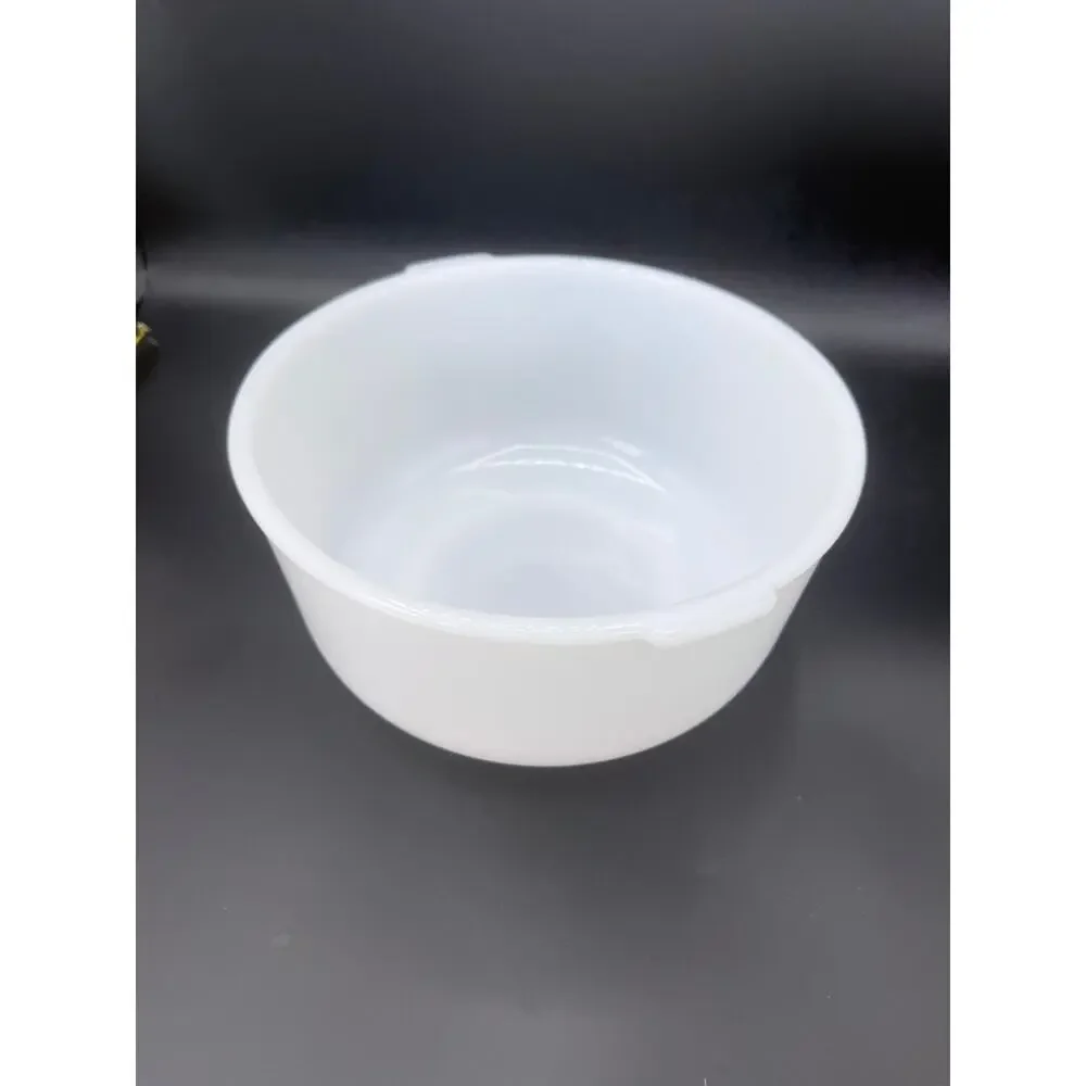 Vintage McKee Glasbake Sunbeam Milk Glass Mixer Bowl 19CJ 9.5 Inch